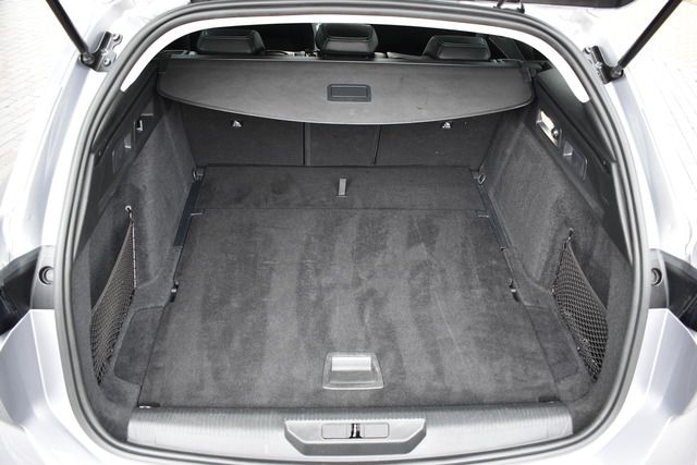 Fahrzeugabbildung Peugeot 308 SW ALLURE PT 130 EAT8*CARPLAY*MATRIX*FACELIF