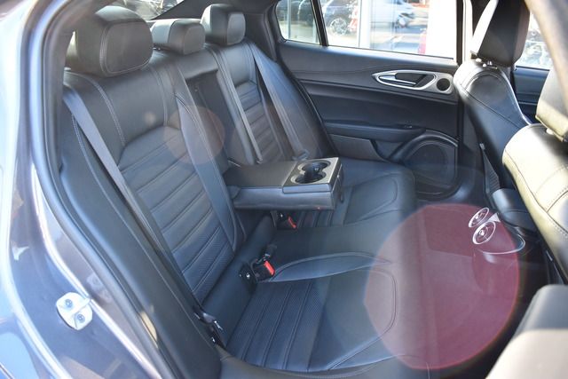 Fahrzeugabbildung Alfa Romeo Giulia VELOCE Q4*MATRIX*ACC*CARPLAY*F1*H&K SOUND