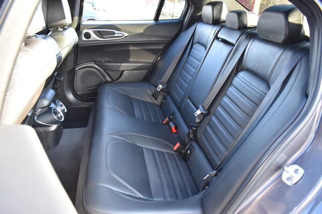 Fahrzeugabbildung Alfa Romeo Giulia VELOCE Q4*MATRIX*ACC*CARPLAY*F1*H&K SOUND