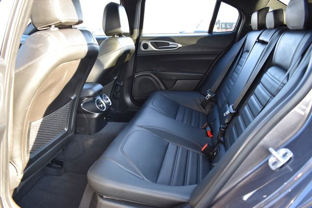 Fahrzeugabbildung Alfa Romeo Giulia VELOCE Q4*MATRIX*ACC*CARPLAY*F1*H&K SOUND