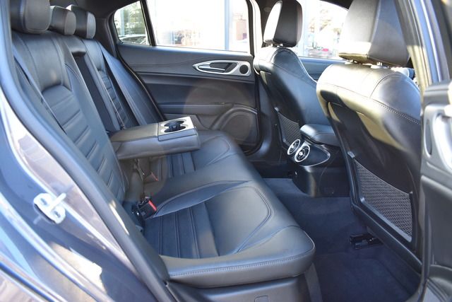 Fahrzeugabbildung Alfa Romeo Giulia VELOCE Q4*MATRIX*ACC*CARPLAY*F1*H&K SOUND