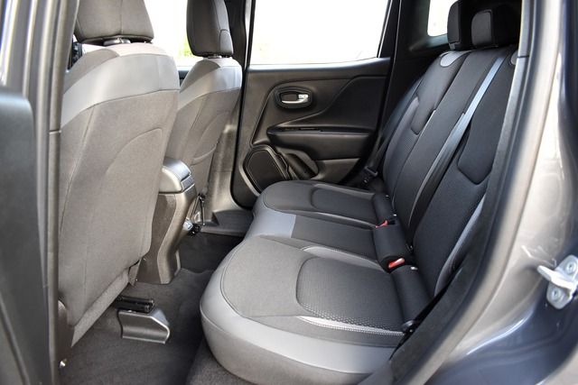 Fahrzeugabbildung Jeep Renegade LIMITED 1.5 MHEV 96 kW*FULL LED*CARPLAY