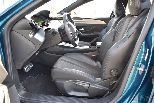 Fahrzeugabbildung Peugeot 308 GT BlueHDi 130 EAT8*FOCAL*MATRIX*CARPLAY*