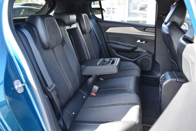 Fahrzeugabbildung Peugeot 308 GT BlueHDi 130 EAT8*FOCAL*MATRIX*CARPLAY*