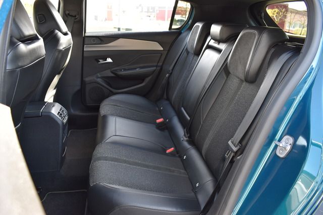 Fahrzeugabbildung Peugeot 308 GT BlueHDi 130 EAT8*FOCAL*MATRIX*CARPLAY*