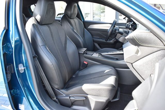 Fahrzeugabbildung Peugeot 308 GT BlueHDi 130 EAT8*FOCAL*MATRIX*CARPLAY*