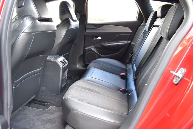 Fahrzeugabbildung Peugeot 308 SW GT BlueHDi 130 EAT8*FOCAL*MATRIX*CARPLAY*