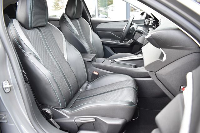 Fahrzeugabbildung Peugeot 408 ALLURE HYBRID 145 e-DSC6*CARPLAY*AHK*WENIG K