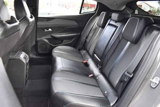 Fahrzeugabbildung Peugeot 408 ALLURE HYBRID 145 e-DSC6*CARPLAY*AHK*WENIG K