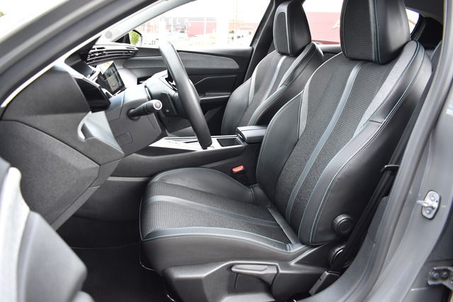 Fahrzeugabbildung Peugeot 408 ALLURE HYBRID 145 e-DSC6*CARPLAY*AHK*WENIG K