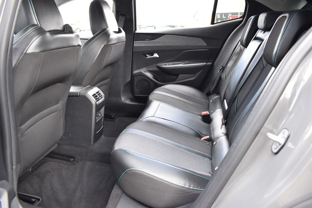 Fahrzeugabbildung Peugeot 408 ALLURE HYBRID 145 e-DSC6*CARPLAY*AHK*WENIG K