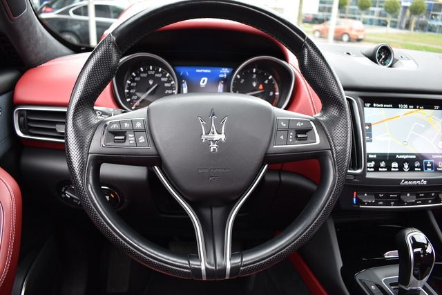Fahrzeugabbildung Maserati Levante Gran Lusso*PANO*LUFT*H&K-SOUND*AHK*TRAUM