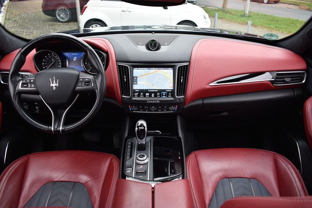 Fahrzeugabbildung Maserati Levante Gran Lusso*PANO*LUFT*H&K-SOUND*AHK*TRAUM