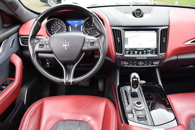 Fahrzeugabbildung Maserati Levante Gran Lusso*PANO*LUFT*H&K-SOUND*AHK*TRAUM