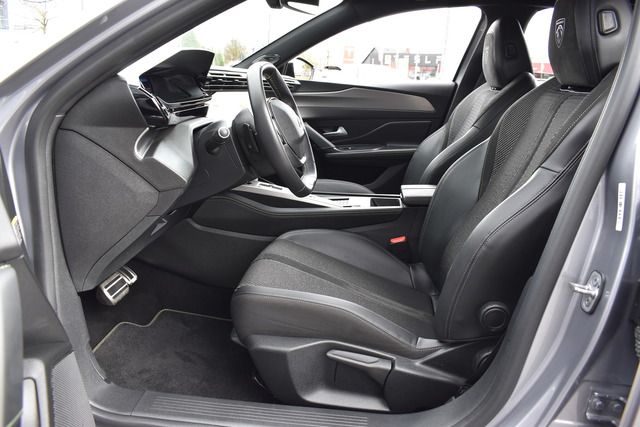 Fahrzeugabbildung Peugeot 308 GT PT 130 EAT8 FOCAL*MATRIX*CARPLAY*MY2024*