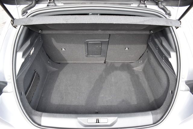 Fahrzeugabbildung Peugeot 308 GT PT 130 EAT8 FOCAL*MATRIX*CARPLAY*MY2024*