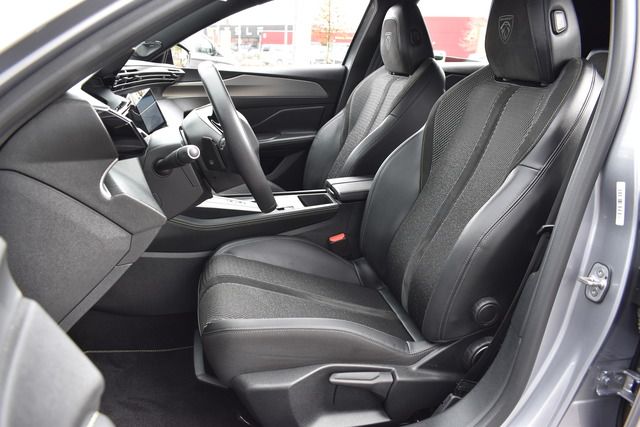 Fahrzeugabbildung Peugeot 308 GT PT 130 EAT8 FOCAL*MATRIX*CARPLAY*MY2024*