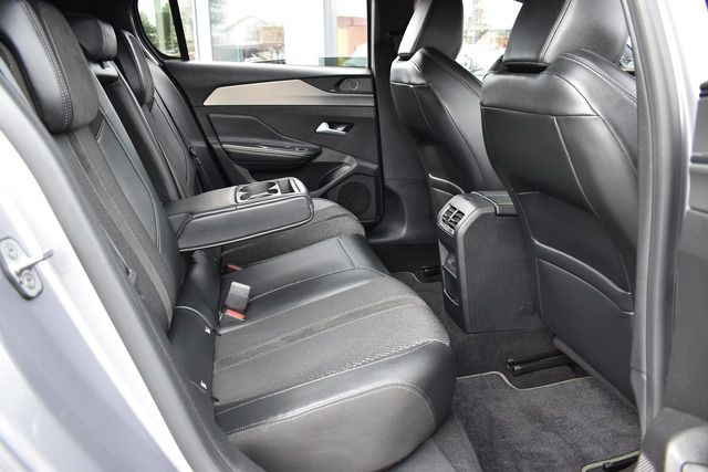 Fahrzeugabbildung Peugeot 308 GT PT 130 EAT8 FOCAL*MATRIX*CARPLAY*MY2024*