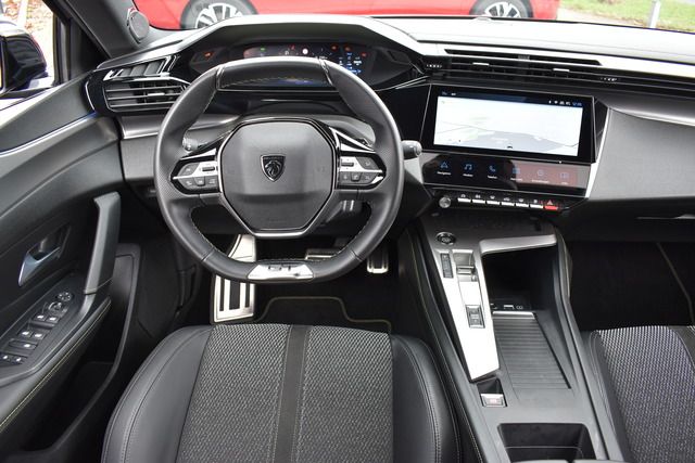 Fahrzeugabbildung Peugeot 308 GT PT 130 EAT8 FOCAL*MATRIX*CARPLAY*MY2024*