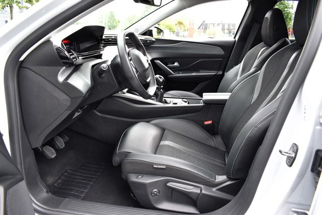Fahrzeugabbildung Peugeot 308 SW ALLURE PT 130 FACELIFT*CARPLAY*MATRIX*TOP