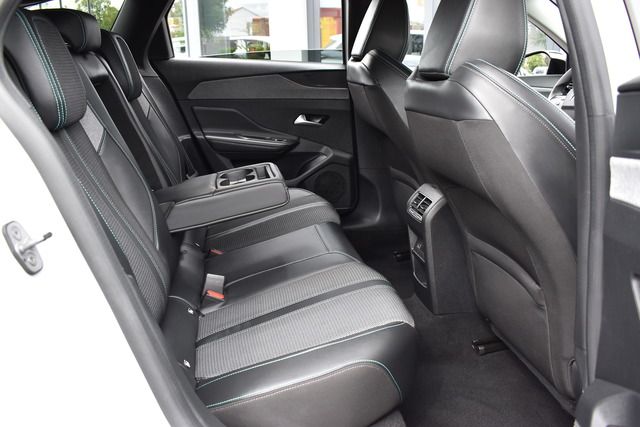 Fahrzeugabbildung Peugeot 308 SW ALLURE PT 130 FACELIFT*CARPLAY*MATRIX*TOP