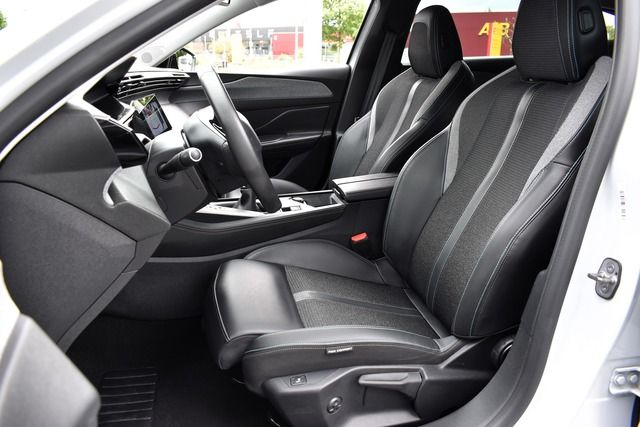 Fahrzeugabbildung Peugeot 308 SW ALLURE PT 130 FACELIFT*CARPLAY*MATRIX*TOP