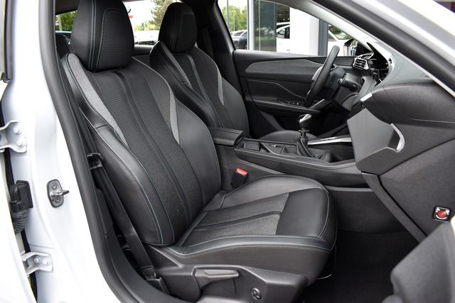 Fahrzeugabbildung Peugeot 308 SW ALLURE PT 130 FACELIFT*CARPLAY*MATRIX*TOP