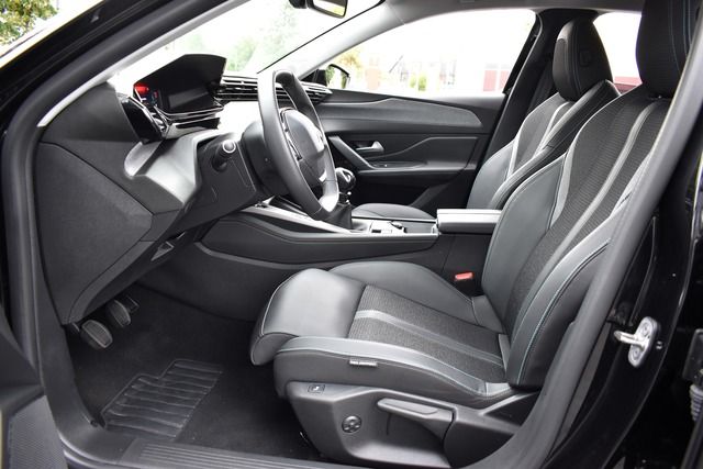 Fahrzeugabbildung Peugeot 308 SW ALLURE PT 130 FACELIFT*CARPLAY*MATRIX*TOP