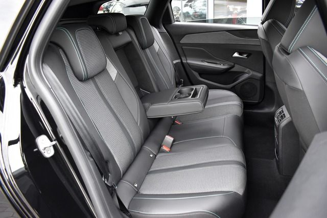 Fahrzeugabbildung Peugeot 308 SW ALLURE PT 130 FACELIFT*CARPLAY*MATRIX*TOP