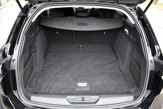 Fahrzeugabbildung Peugeot 308 SW ALLURE PT 130 FACELIFT*CARPLAY*MATRIX*TOP