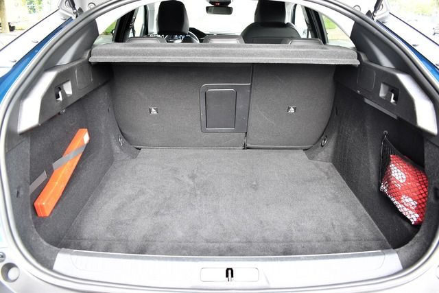 Fahrzeugabbildung Peugeot 408 ALLURE PT 130 EAT8*CARPLAY*MATRIX*TRAUMHAFT*