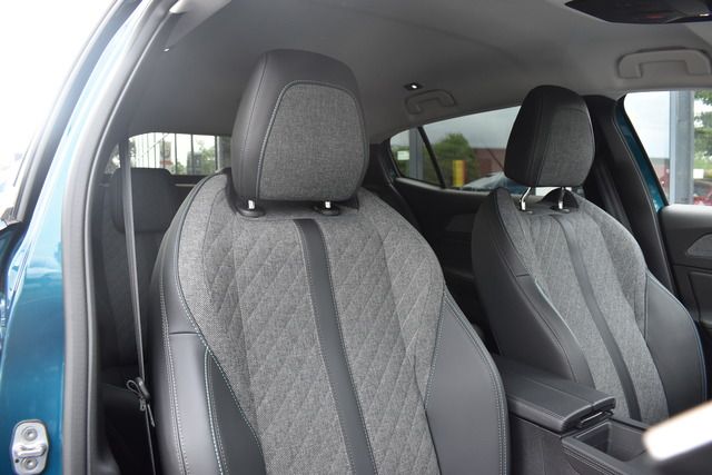 Fahrzeugabbildung Peugeot 408 ALLURE PT 130 EAT8*CARPLAY*MATRIX*TRAUMHAFT*