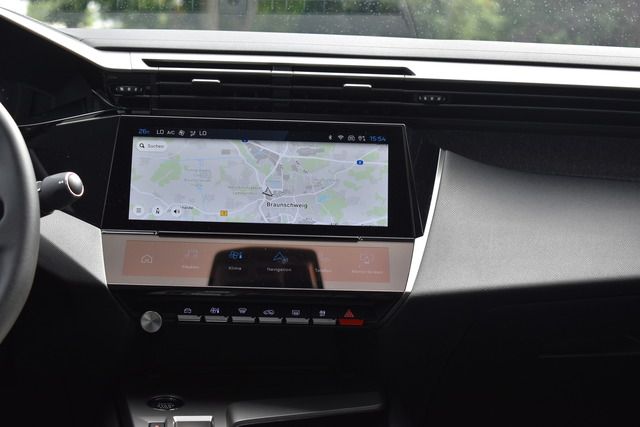 Fahrzeugabbildung Peugeot 408 ALLURE PT 130 EAT8*CARPLAY*MATRIX*TRAUMHAFT*