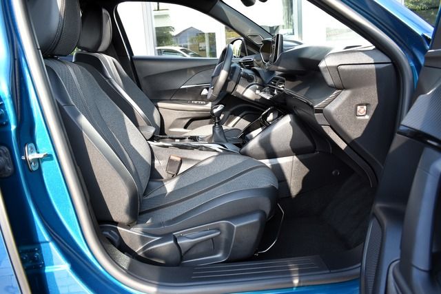 Fahrzeugabbildung Peugeot 2008 ALLURE PT 100*CARPLAY*KLIMA*SHZ*TOP ANGEBOT