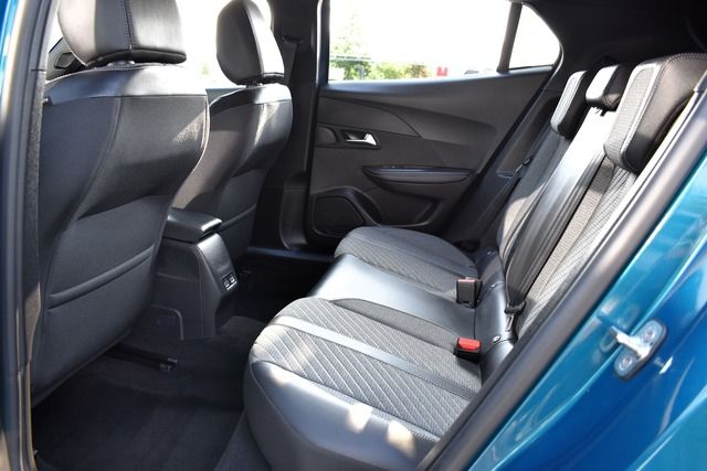Fahrzeugabbildung Peugeot 2008 ALLURE PT 100*CARPLAY*KLIMA*SHZ*TOP ANGEBOT