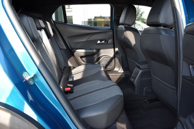 Fahrzeugabbildung Peugeot 2008 ALLURE PT 100*CARPLAY*KLIMA*SHZ*TOP ANGEBOT