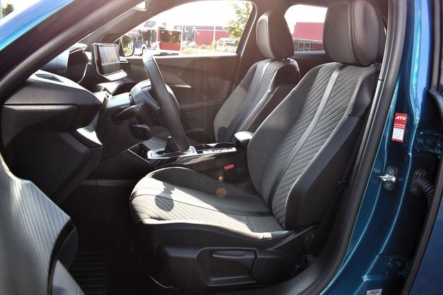 Fahrzeugabbildung Peugeot 2008 ALLURE PT 100*CARPLAY*KLIMA*SHZ*TOP ANGEBOT