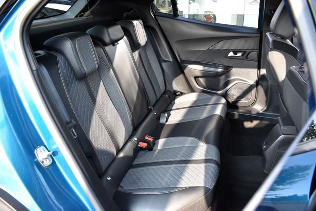 Fahrzeugabbildung Peugeot 2008 ALLURE PT 100*CARPLAY*KLIMA*SHZ*TOP ANGEBOT