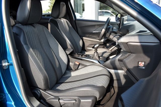 Fahrzeugabbildung Peugeot 2008 ALLURE PT 100*CARPLAY*KLIMA*SHZ*TOP ANGEBOT