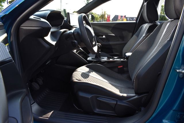 Fahrzeugabbildung Peugeot 2008 ALLURE PT 100*CARPLAY*KLIMA*SHZ*TOP ANGEBOT