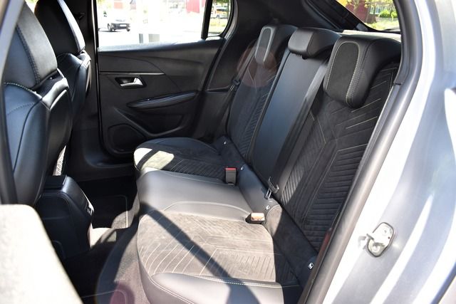 Fahrzeugabbildung Peugeot 208 GT HYBRID 145 E-DSC6*FULL-LED*CARPLAY*SHZ* G