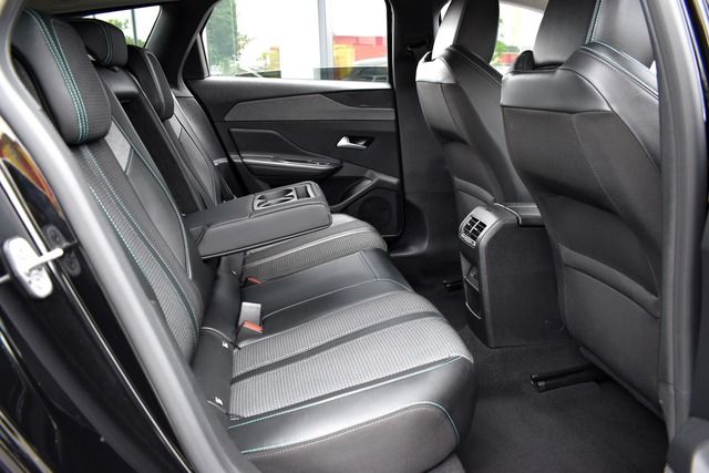 Fahrzeugabbildung Peugeot 308 SW ALLURE*BlueHDi 130 EAT8*FOCAL*MATRIX*CARP