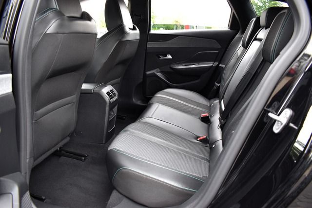 Fahrzeugabbildung Peugeot 308 SW ALLURE*BlueHDi 130 EAT8*FOCAL*MATRIX*CARP