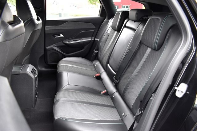 Fahrzeugabbildung Peugeot 308 SW ALLURE*BlueHDi 130 EAT8*FOCAL*MATRIX*CARP