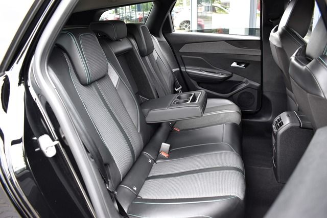 Fahrzeugabbildung Peugeot 308 SW ALLURE*BlueHDi 130 EAT8*FOCAL*MATRIX*CARP
