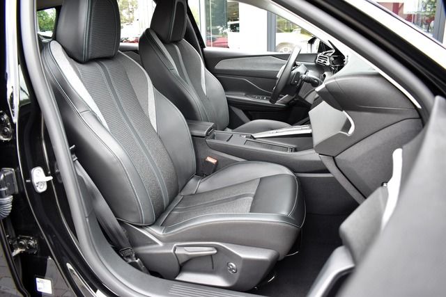 Fahrzeugabbildung Peugeot 308 SW ALLURE*BlueHDi 130 EAT8*FOCAL*MATRIX*CARP