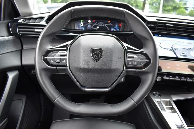 Fahrzeugabbildung Peugeot 308 SW ALLURE*BlueHDi 130 EAT8*FOCAL*MATRIX*CARP