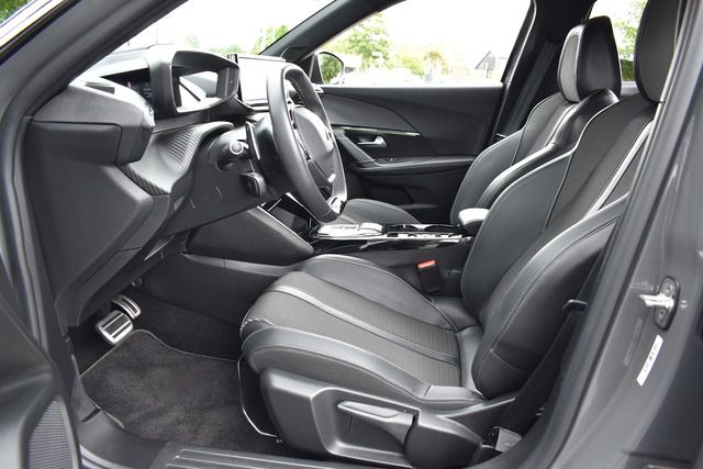 Fahrzeugabbildung Peugeot 2008 GT PT 130 EAT8 GT*MATRIX*NAVI*ALU*CARPLAY