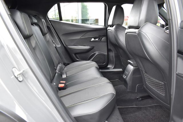Fahrzeugabbildung Peugeot 2008 GT PT 130 EAT8 GT*MATRIX*NAVI*ALU*CARPLAY