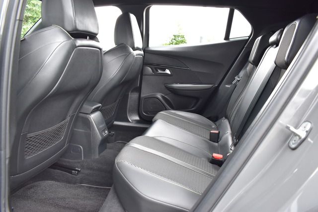 Fahrzeugabbildung Peugeot 2008 GT PT 130 EAT8 GT*MATRIX*NAVI*ALU*CARPLAY